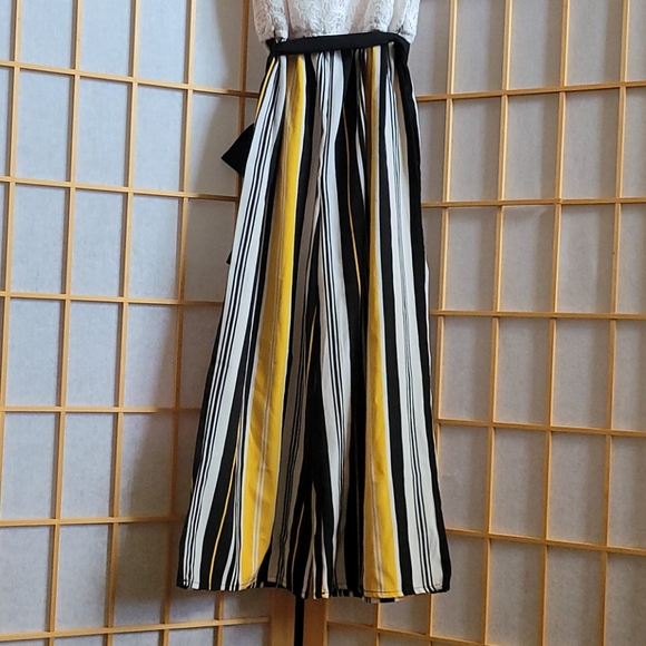 Girls Jumper with black n yellow pattern - Picture 3 of 9